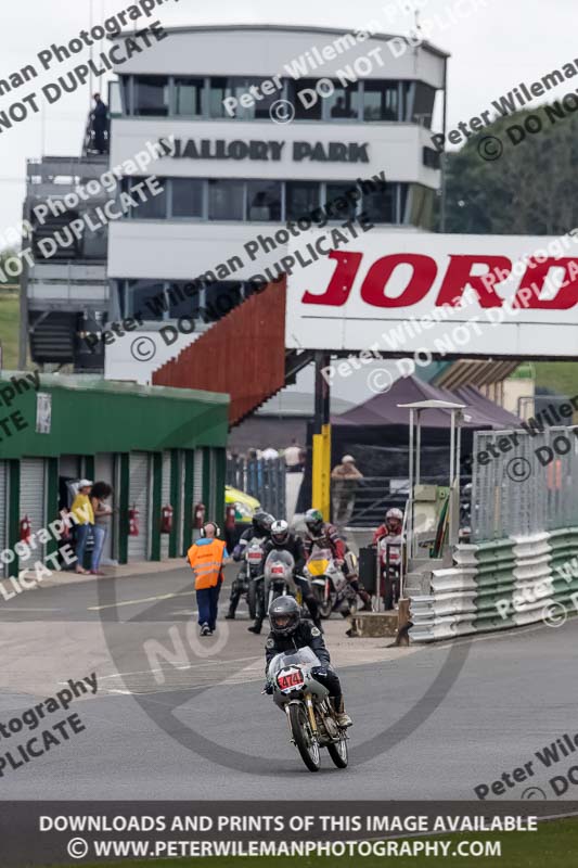 Vintage motorcycle club;eventdigitalimages;mallory park;mallory park trackday photographs;no limits trackdays;peter wileman photography;trackday digital images;trackday photos;vmcc festival 1000 bikes photographs